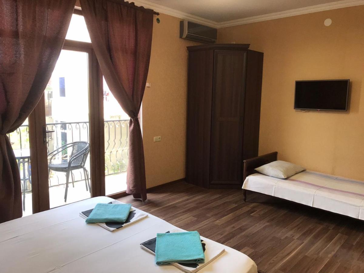 Гостевой Дом София 400 М До Моря Gagra Exterior foto